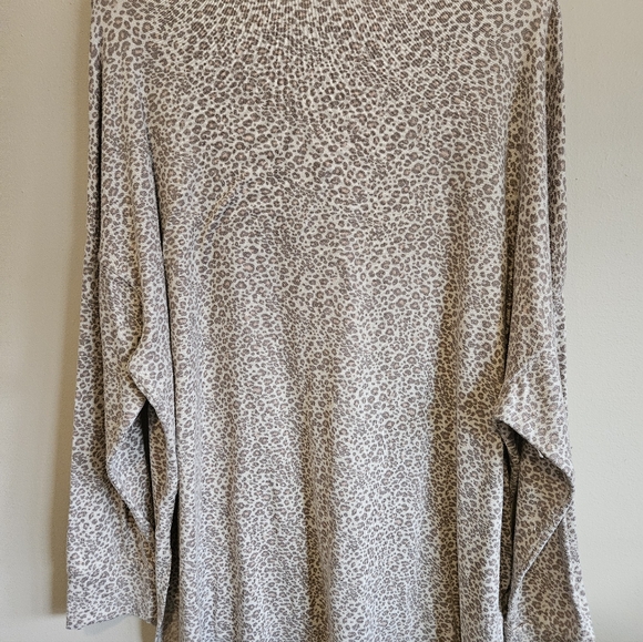 Americal Eagle Leopard Print V-Neck Long Sleeve Super Soft Top Size XL - Picture 5 of 12